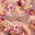 Boucles fleur cristaux roses dorées flat lay cocooning
